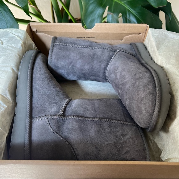 UGG Classic Short II Grey Suede Fur Lined Boots US7 - Picture 5 of 17